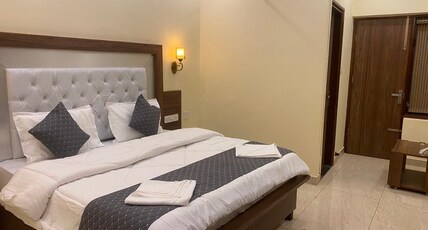Hotel Sukoon Bharatgarh Room Type - Deluxe King with City View