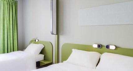 ibis budget Braga Centro Room Type - TRIPLE ROOM - Room with a large bed and a single bed ibis budget Braga Centro Room Type - TRIPLE ROOM - Room with a large bed and a single bed