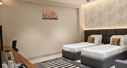 Hotel The Crown Town Room Type - Premium Room with Twin Bedded