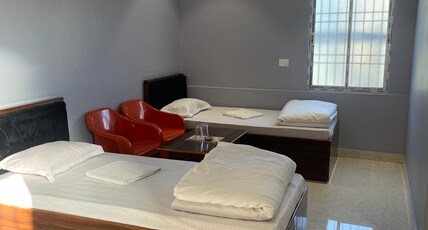 Hotel Sayan Room Type - AC Deluxe Room with Twin Beds