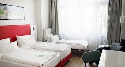 Garner Hotel BERLIN - CHECKPOINT CHARLIE Room Type - 2 Single Standard up to 3 Adults