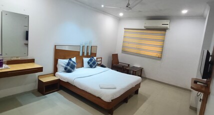 Hotel Supreme Room Type - DELUXE ROOM