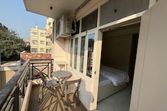 Vaayu Ganga 3Bhk Assi Road 10 Mins to temple