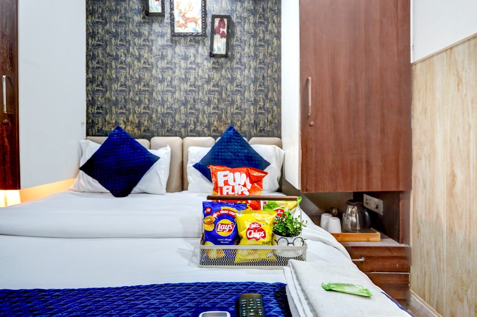Restin Hotels Near Botanical Garden - Tap to explore photos