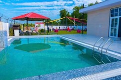 Peaceful Private Farmhouse with Pool