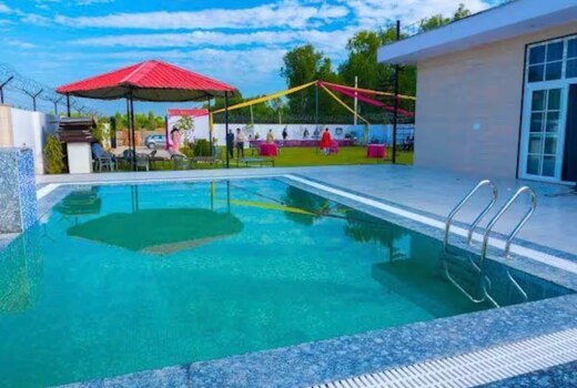 Peaceful Private Farmhouse with Pool