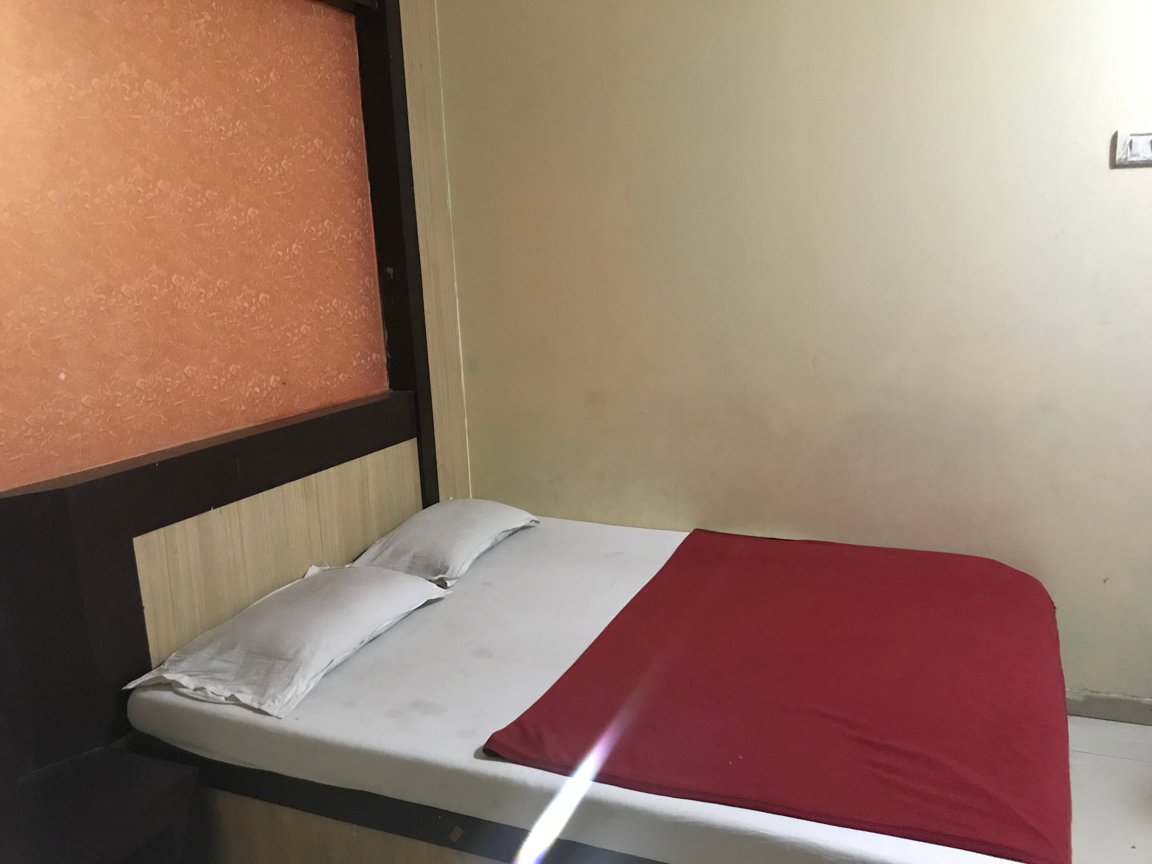 Hotel Sai Harjeevan - Tap to explore photos