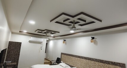Hotel Sri Krishna Room Type - Deluxe Triple Room With Hill and City View