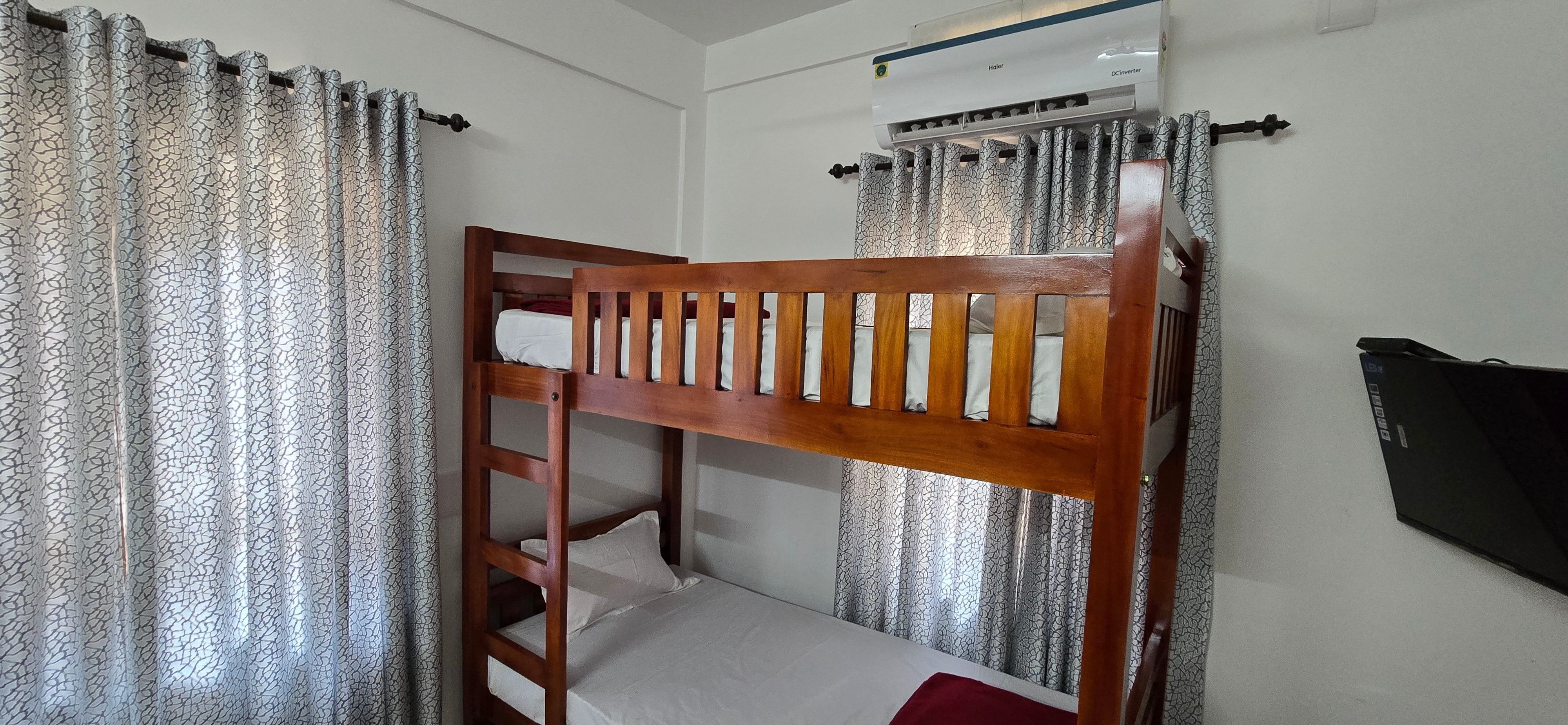 Brighton Hostel Stays - Tap to explore photos