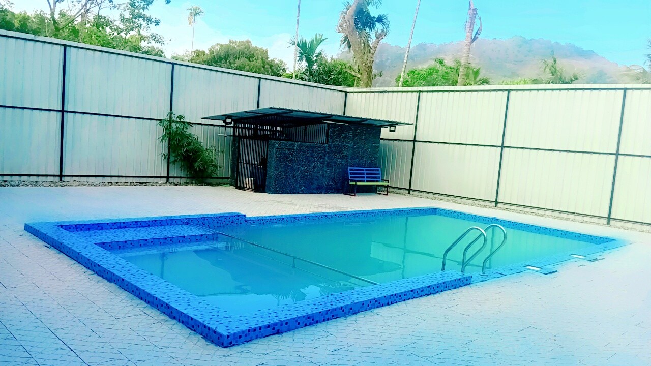 KL50 Holiday Home - Tap to explore photos