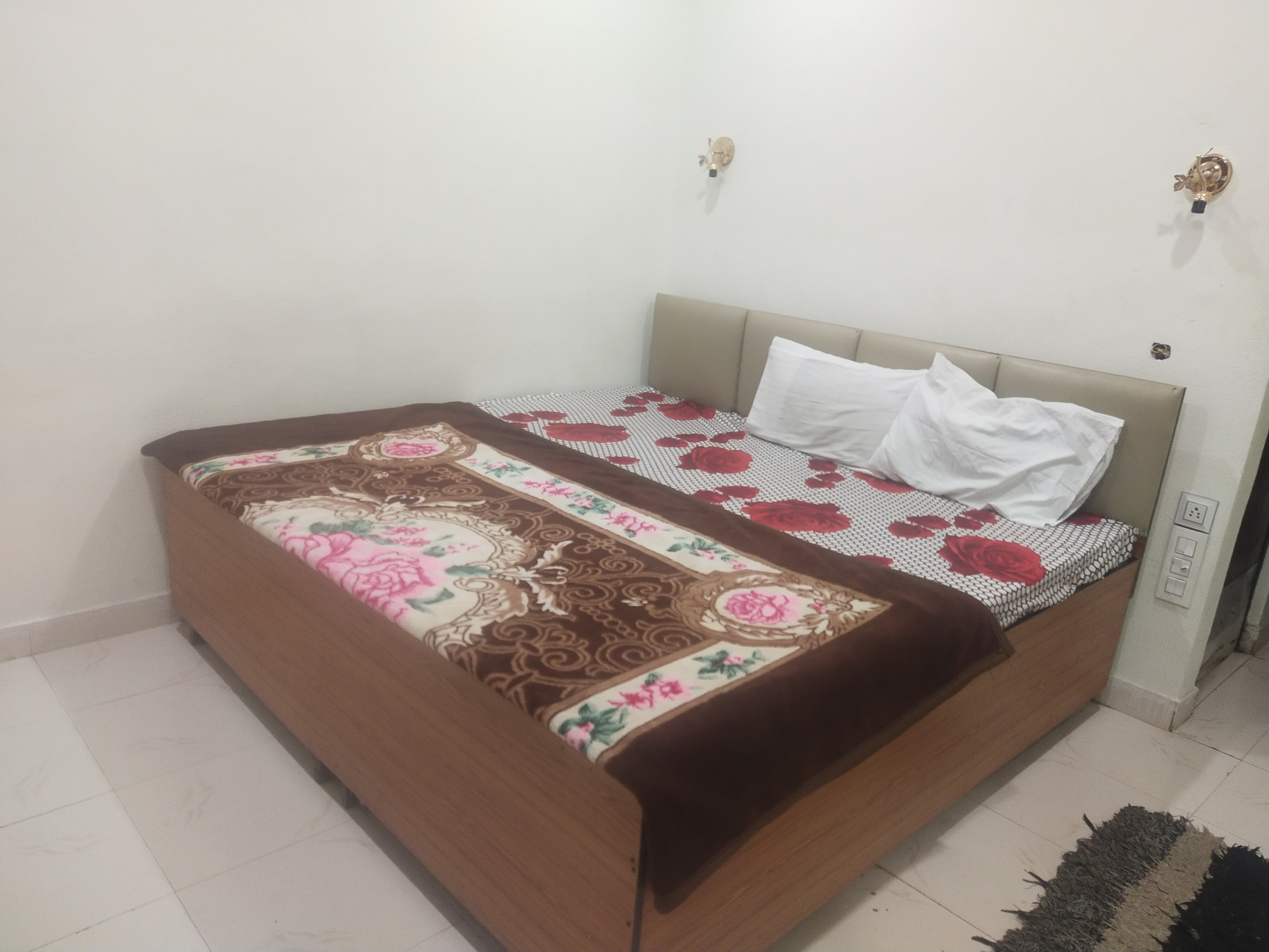 Hotel Gupta Palace - Tap to explore photos