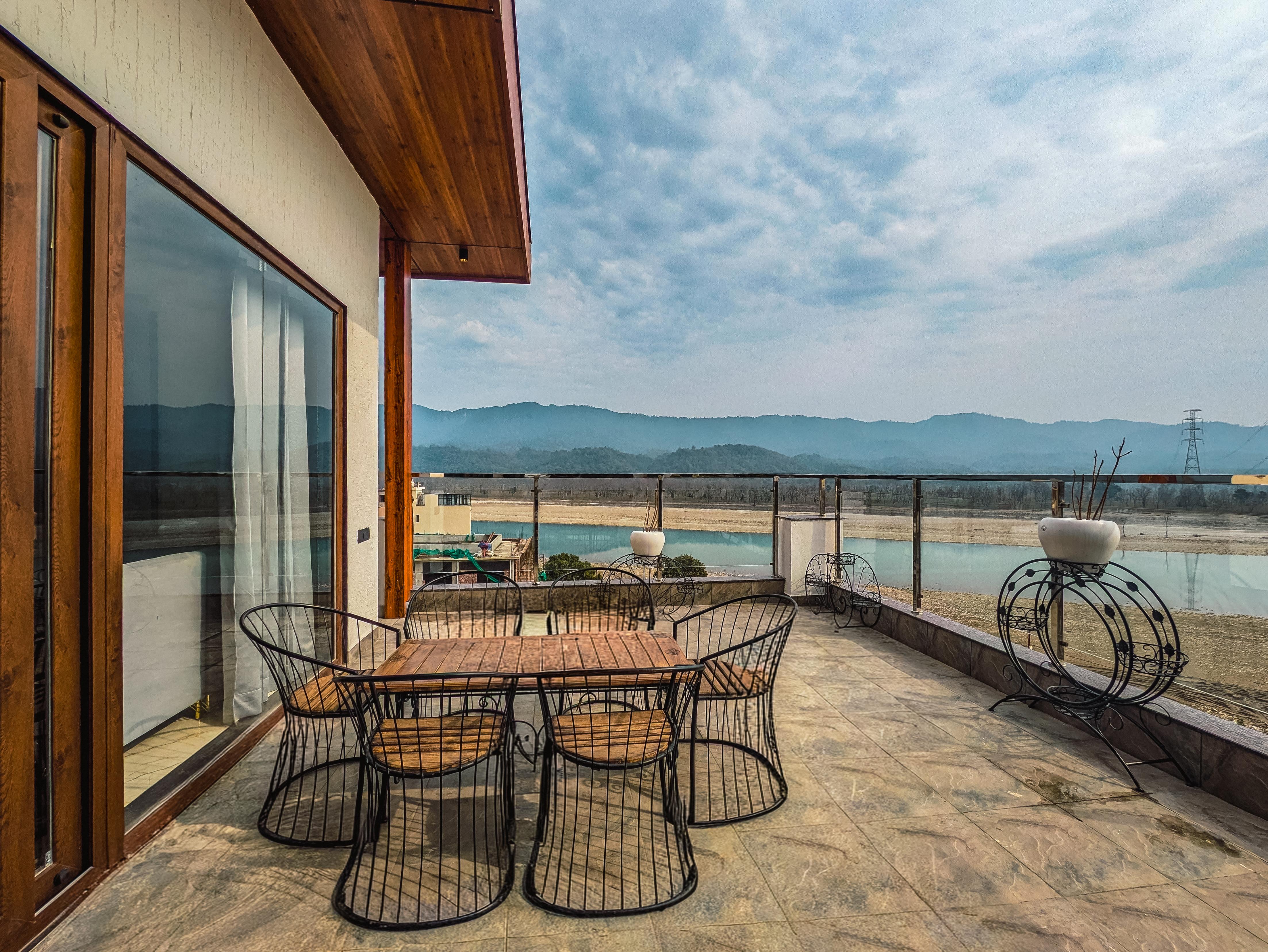 Ganga River View, 3BHK Penthouse, Rishikesh By Homeyhuts - Tap to explore photos