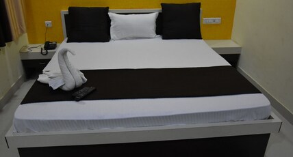 Hotel 7EYES Room Type - Deluxe Ac Room