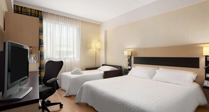 Hilton Garden Inn Rome Airport Room Type - KING BED ROOM PLUS SOFABED