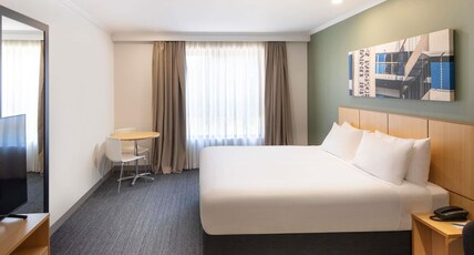 Mercure Sydney Macquarie Park Room Type - Superior King Room