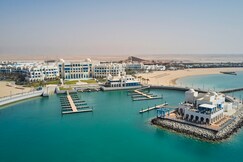 Hilton Salwa Beach Resort & Villas