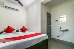 Hotel O Lokenath
