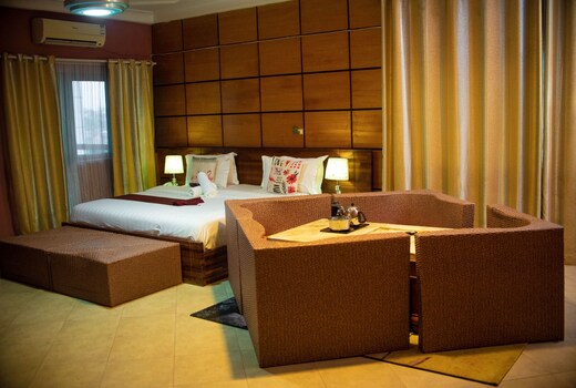 Triple Hill Hotel