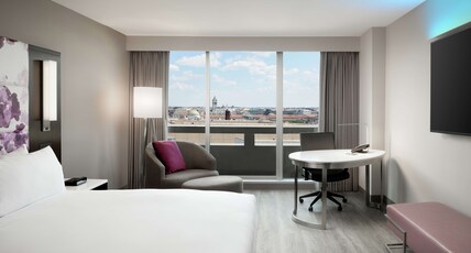 Hilton Washington DC National Mall Room Type - 1 KING DELUXE ROOM