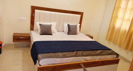 Jaiswal Homestay Room Type - AC Deluxe Double Room with 1 Child with Ensuite Bathroom