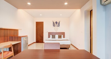 Collection O near MRT Cipete Raya formerly Terogong Sembilan Room Type - Indonesia Suite Double