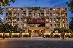 Hotel President Banquet & Lawn