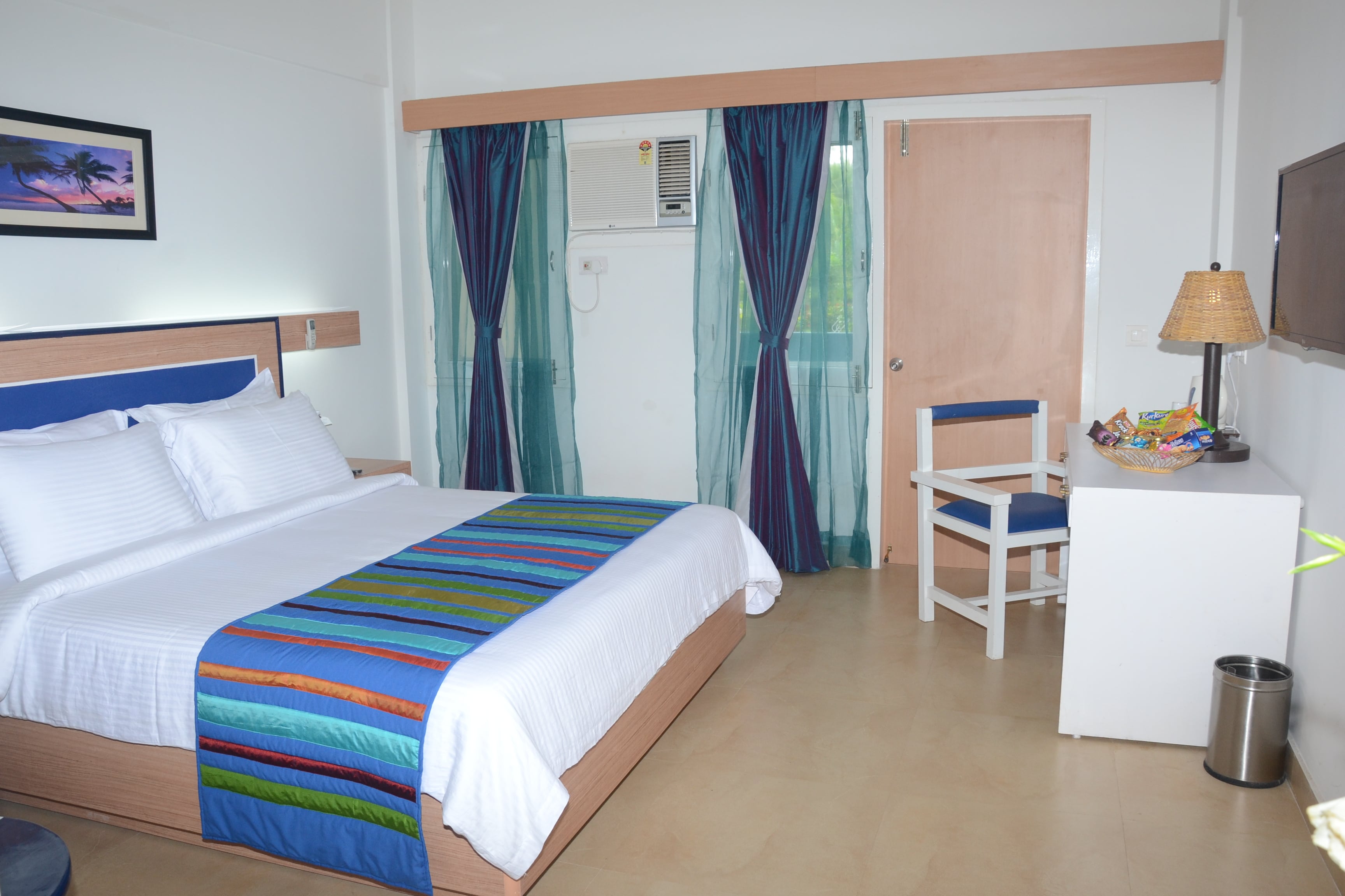 Symphony Oceanus Bay Beach Resort & Spa - Tap to explore photos