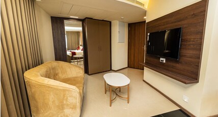 Ascot Hotel Calicut Room Type - Premium Bedroom