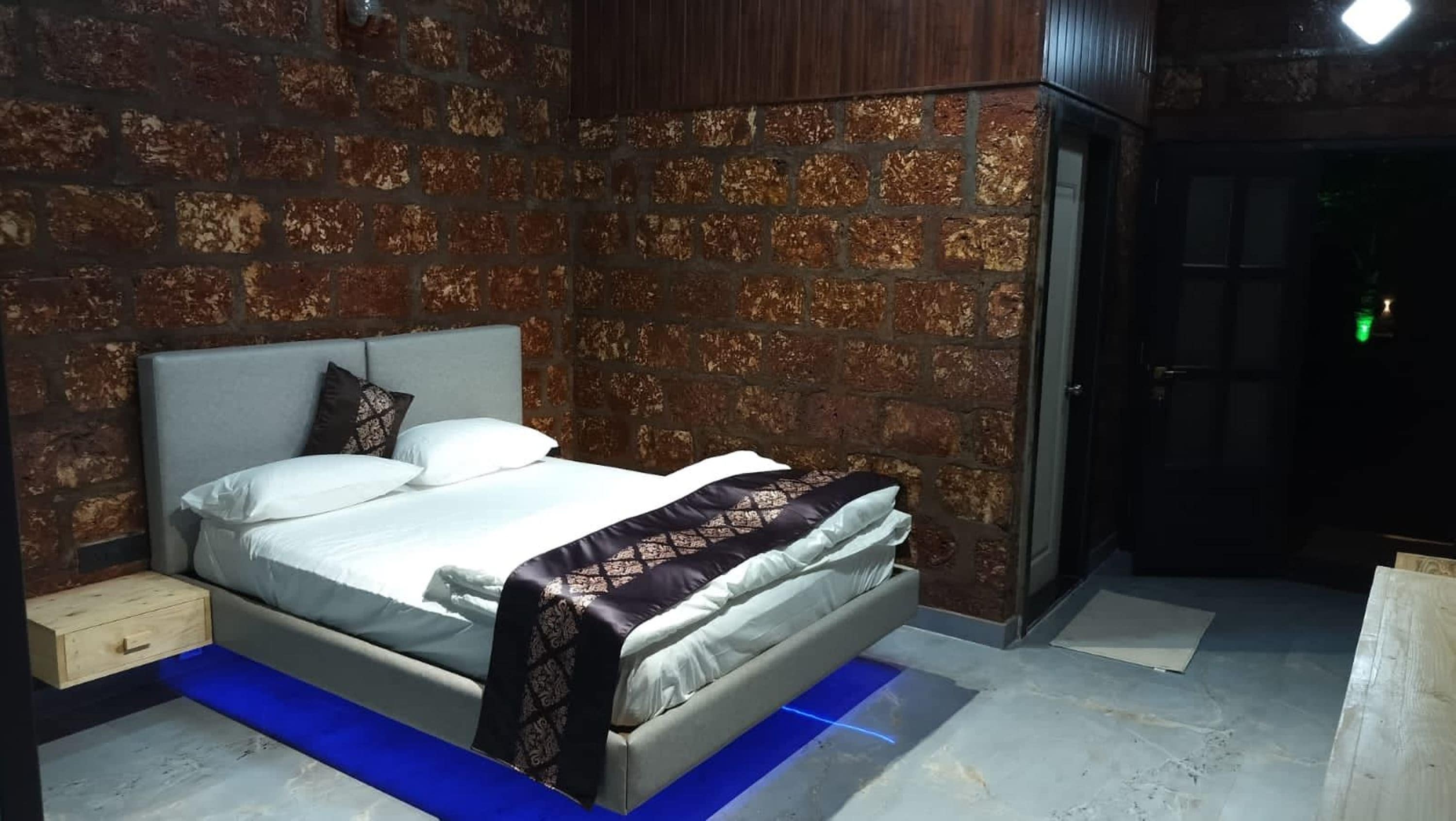 Saka Kadam Homestay - Tap to explore photos