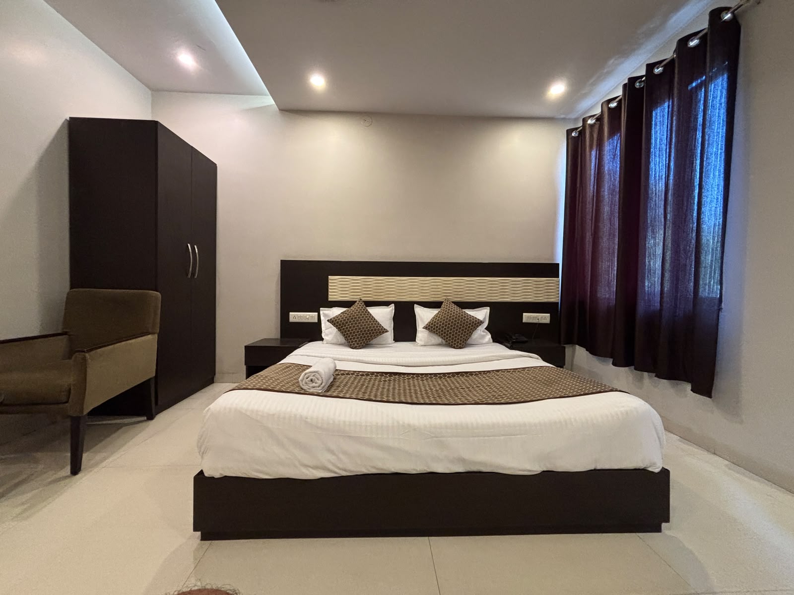 Hotel Anchal Villa By YB Hotels - Tap to explore photos