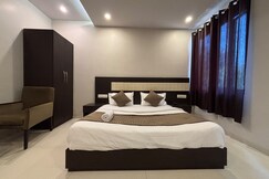 Hotel Anchal Villa By YB Hotels