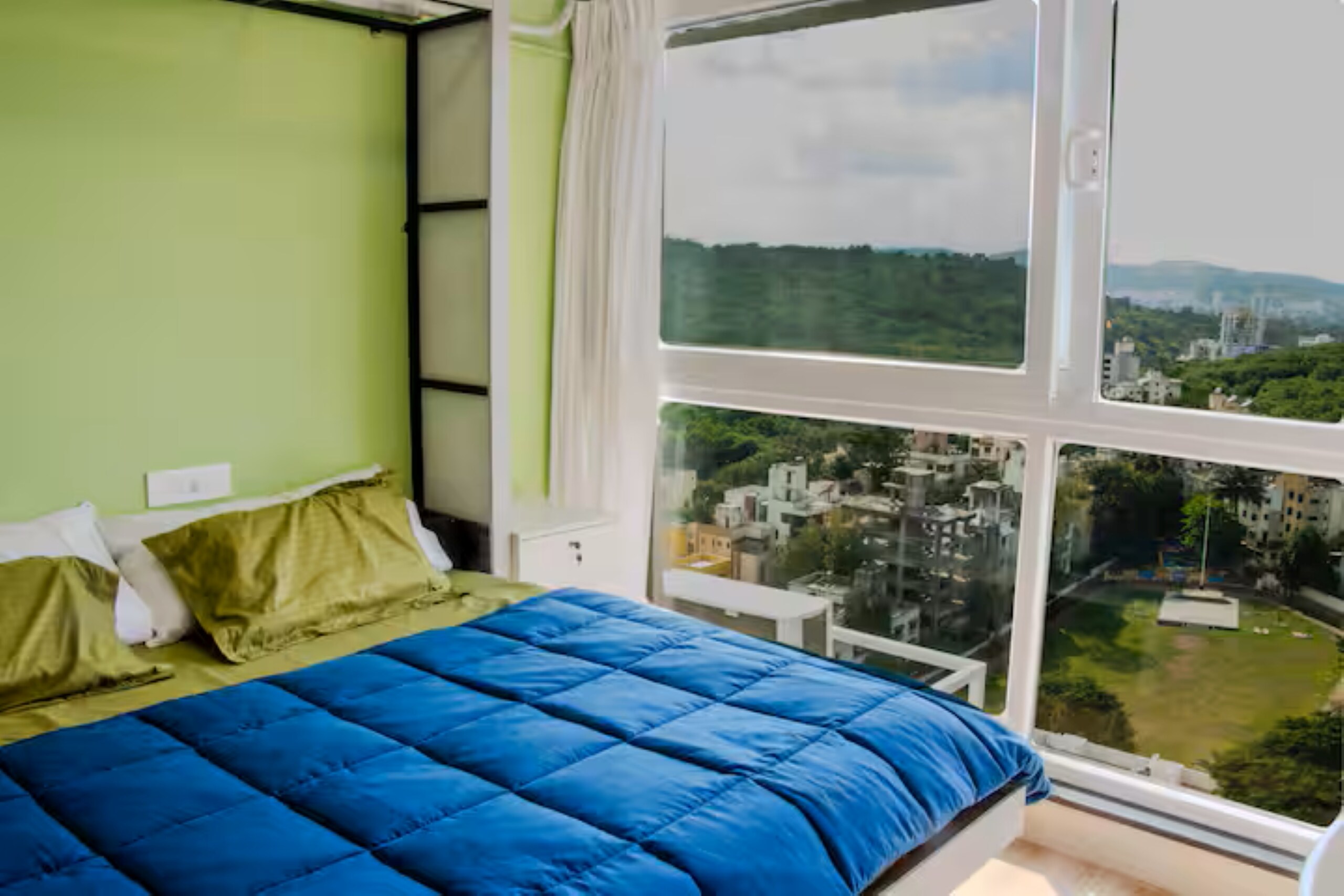 Golconda Serenity Summit Studio - Tap to explore photos