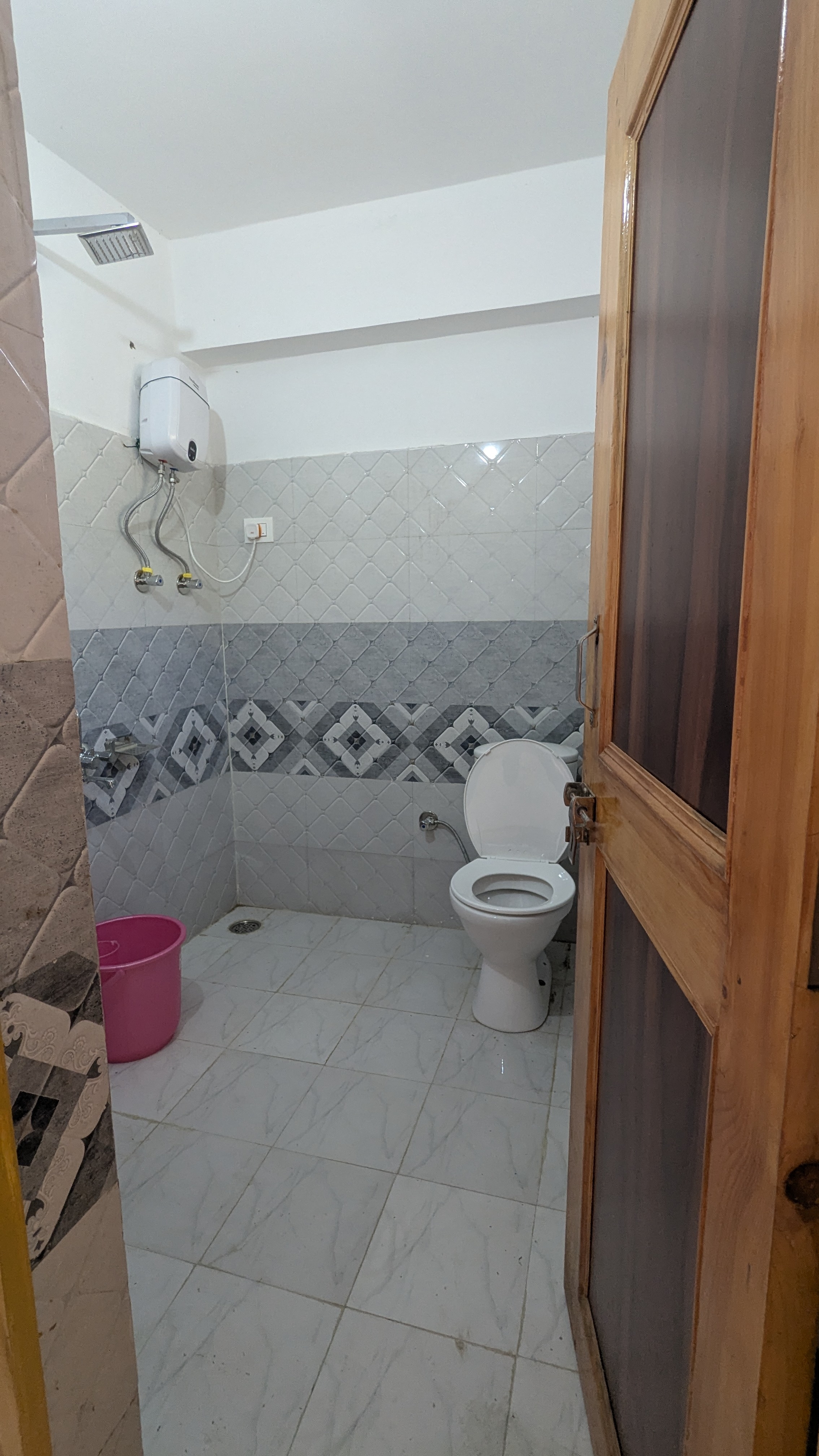 Tenzin Homestay - Tap to explore photos