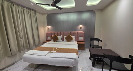 Hotel Vyankatesh (Pure Veg Restaurant) Room Type - Executive AC Room ( Ground Floor ) Hotel Vyankatesh (Pure Veg Restaurant) Room Type - Executive AC Room ( Ground Floor )