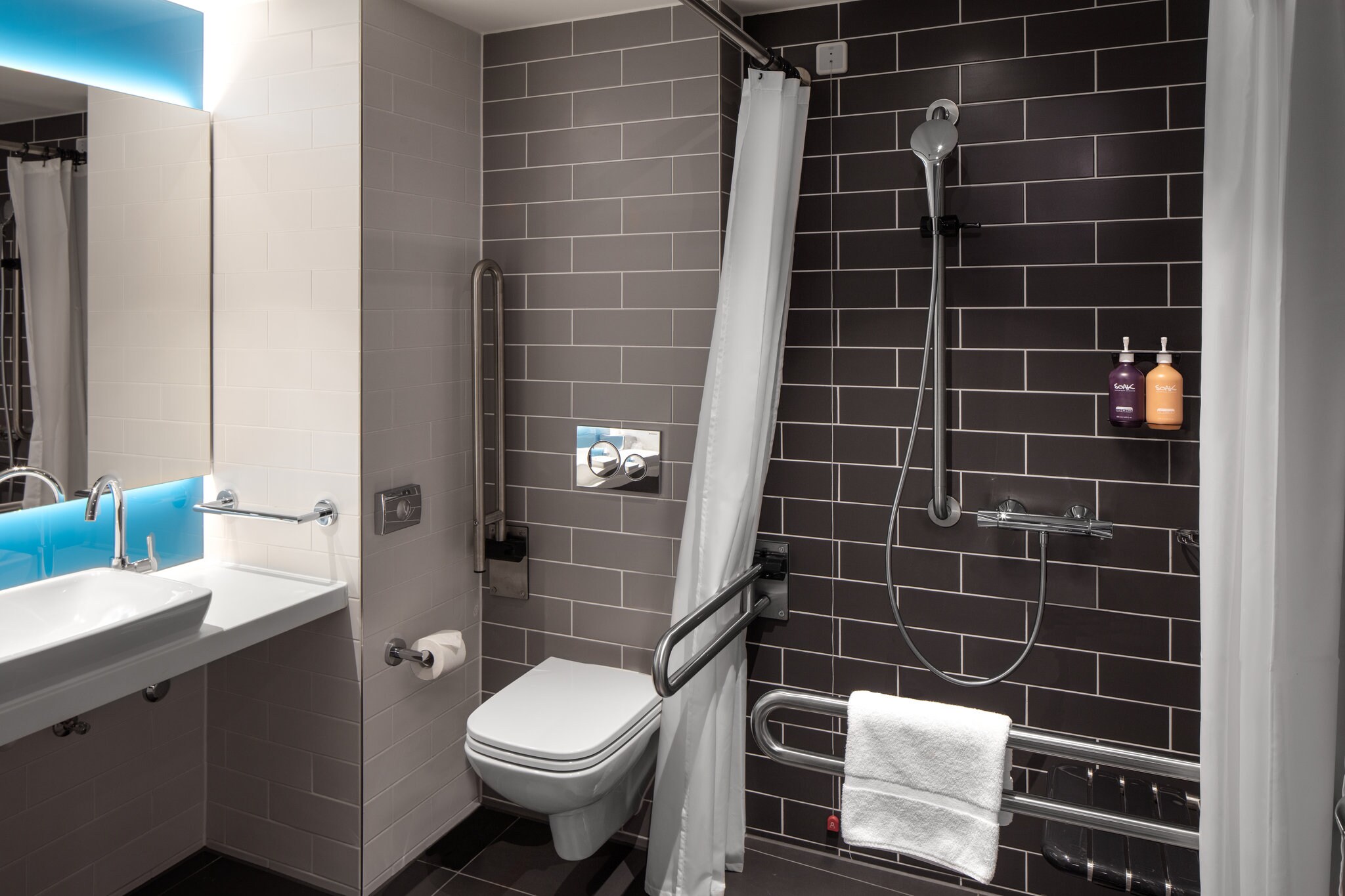 Holiday Inn Express AARBURG - OFTRINGEN - Tap to explore photos