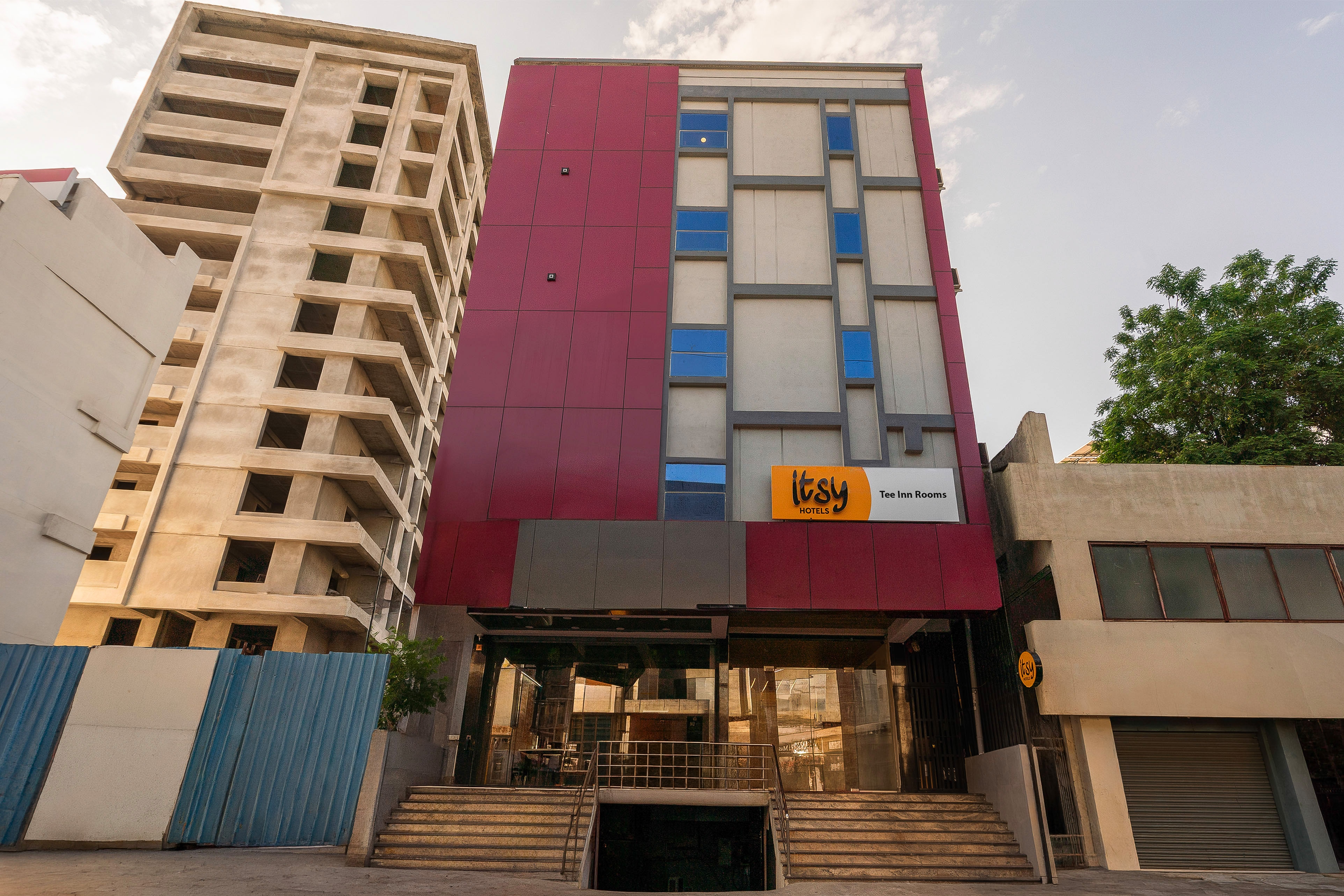 Itsy Hotels Tee Inn, Himayat Nagar Near Metro Narayanguda - Tap to explore photos