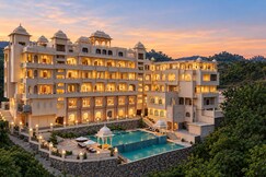 Trulyy The Kanooja Palace (Lake Facing)