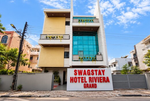 SwagStay Hotel Riviera Grand