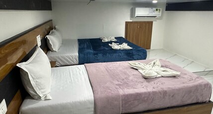 Yatri Stay Inn Luxury Rooms in Mumbai Cst Room Type - SIX BED STANDARD ROOM