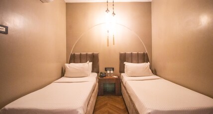 Hotel White Pearl - Colaba Room Type - Deluxe Twin Room