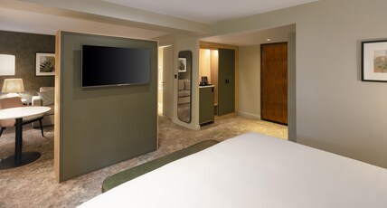 DoubleTree by Hilton Hotel and Spa Chester Room Type - 1 KING BED ACCESSIBLE