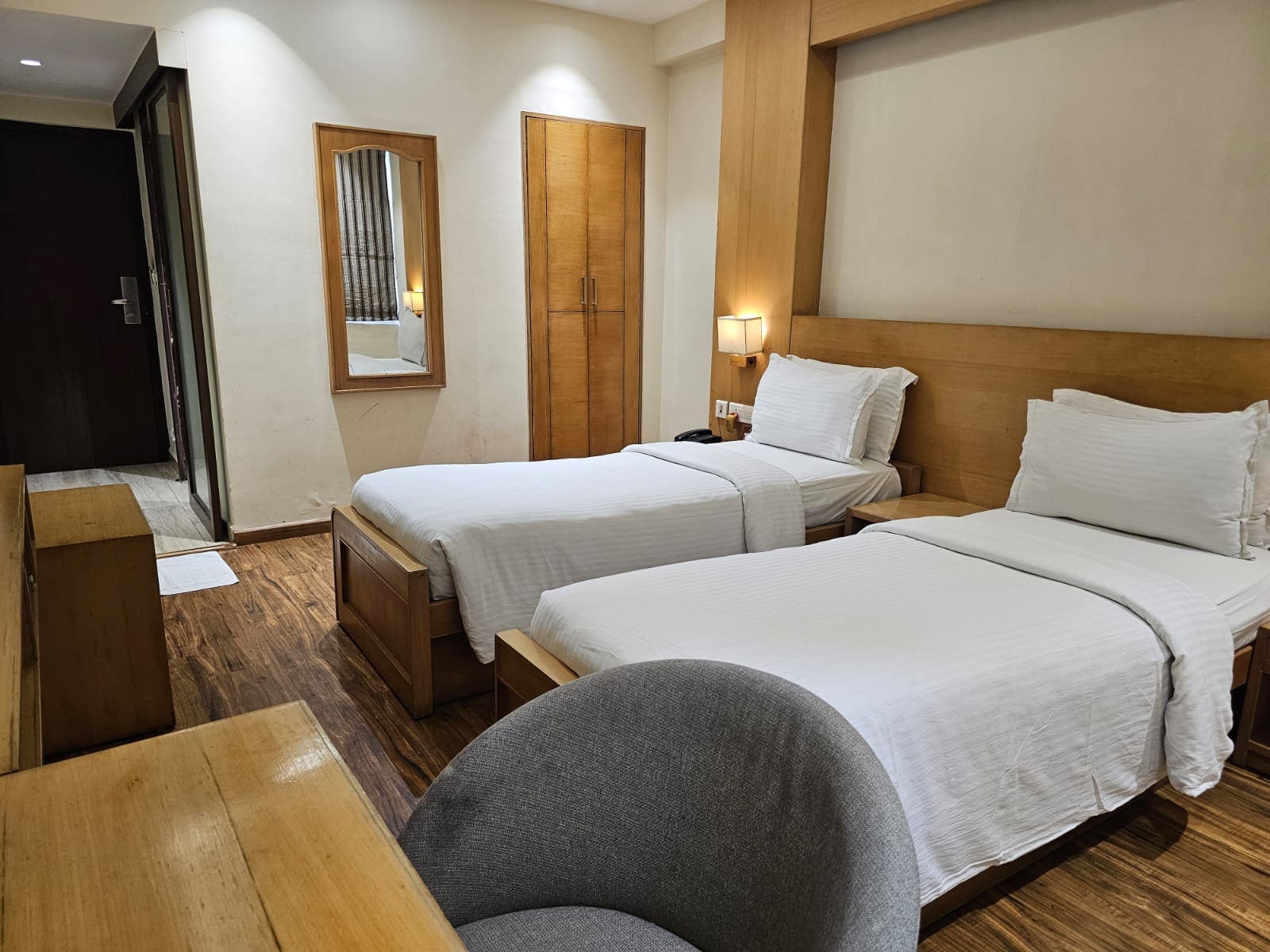 The Mount Manor - Tap to explore photos