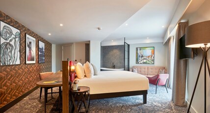 voco Leicester, an IHG Hotel Room Type - 1 King Suite Freestanding Bath