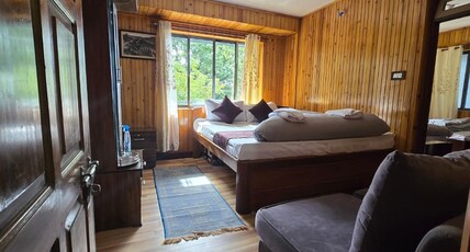 Zambalaas Inn Room Type - Deluxe Double or Twin Room with Balcony