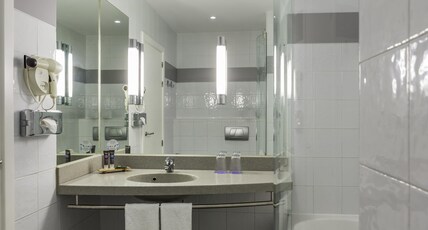 NOVOTEL SEVILLA Room Type - Executive room with double bed and sofa bed