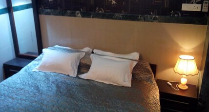 The Central Guest House Room Type - AC Premium Double bed