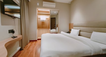 Hotel Aura Rooms Room Type - Super Deluxe Room with Balcony Hotel Aura Rooms Room Type - Super Deluxe Room with Balcony