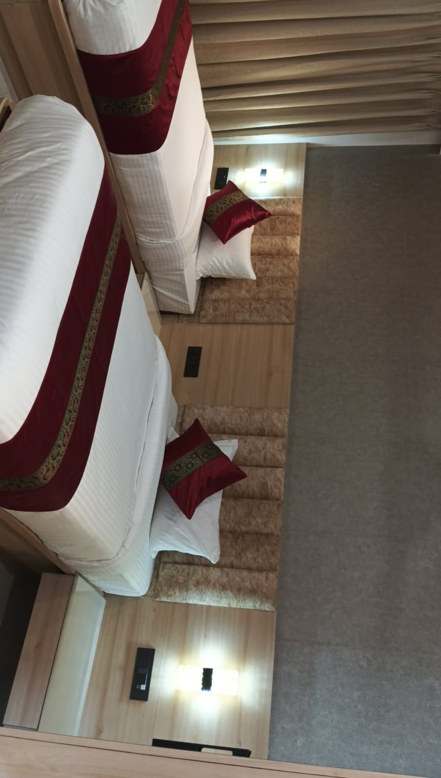 Hotel Days Inn - Tap to explore photos