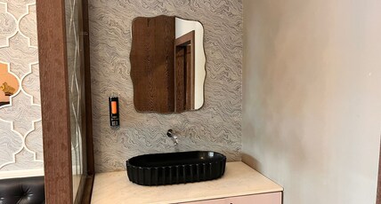 Skymoon Hotel And Restaurant Room Type - Executive Room