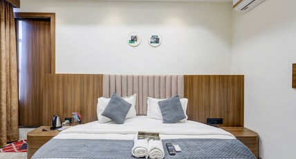 HOTEL LEE PARAMOUNT Room Type - Round bed with love couch